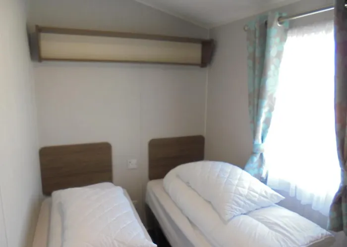 Kingfisher : Seasons:- 8 Berth, Central Heated, Close To Site Shop