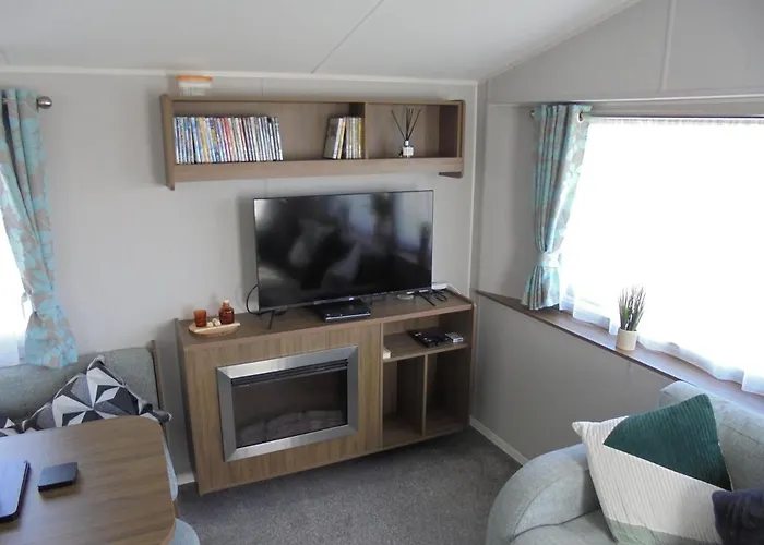 Kingfisher : Seasons:- 8 Berth, Central Heated, Close To Site Shop
