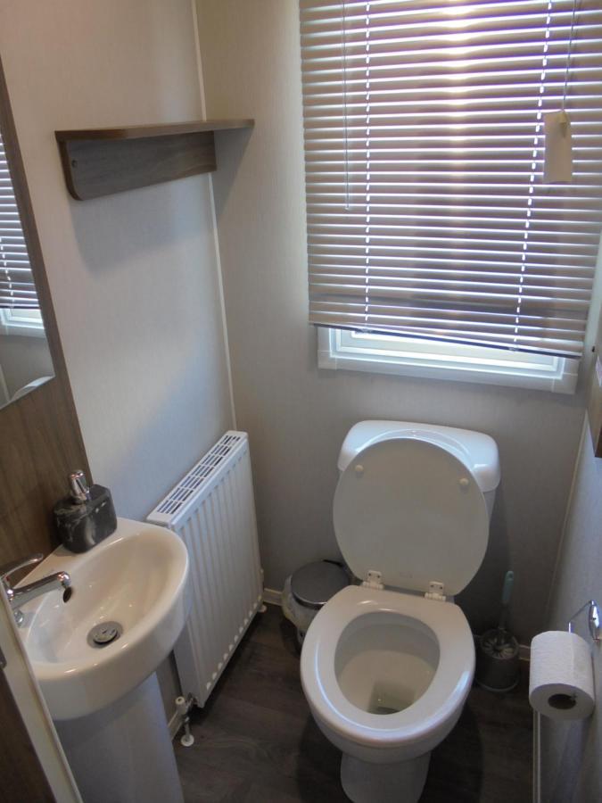 Apartment Kingfisher : Seasons:- 8 Berth, Heated, Close To Site Shop *