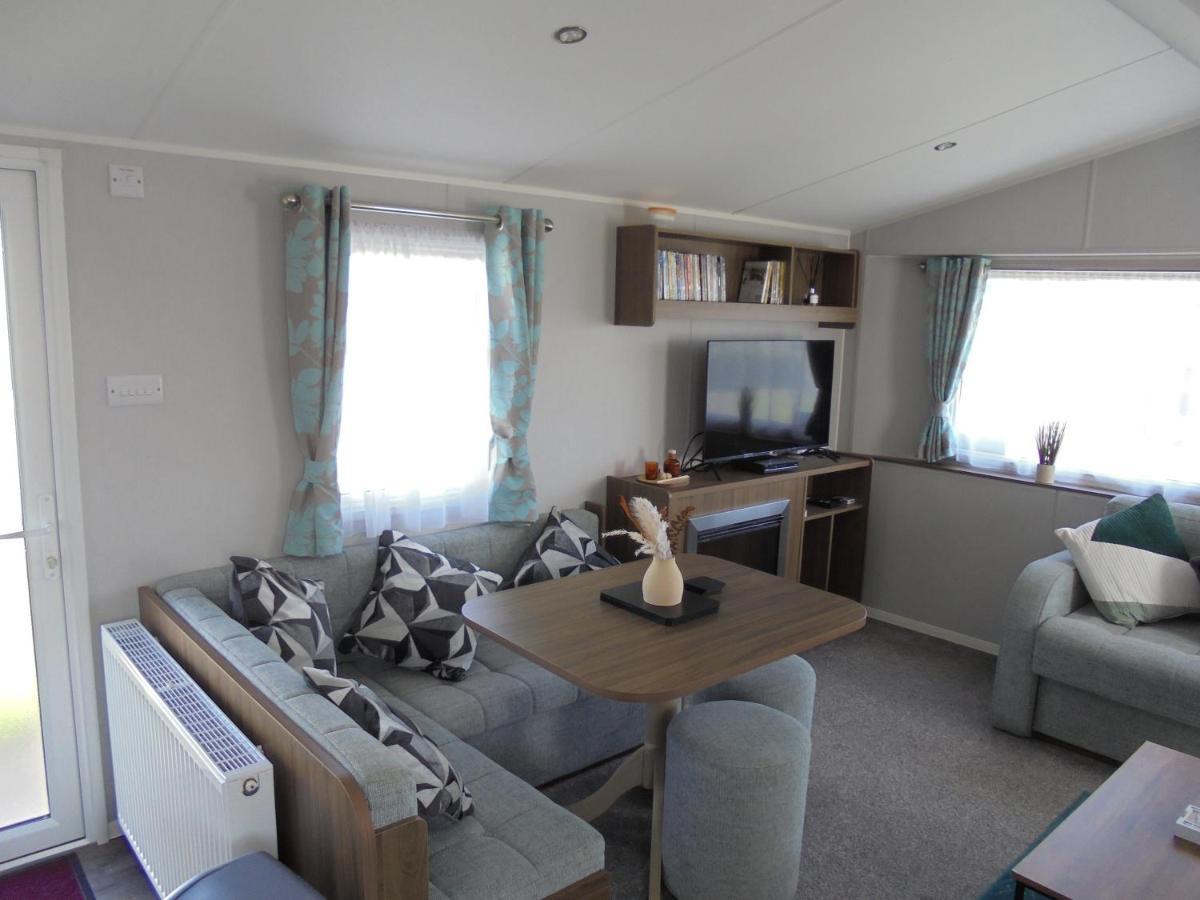 Kingfisher : Seasons:- 8 Berth, Heated, Close To Site Shop Apartment