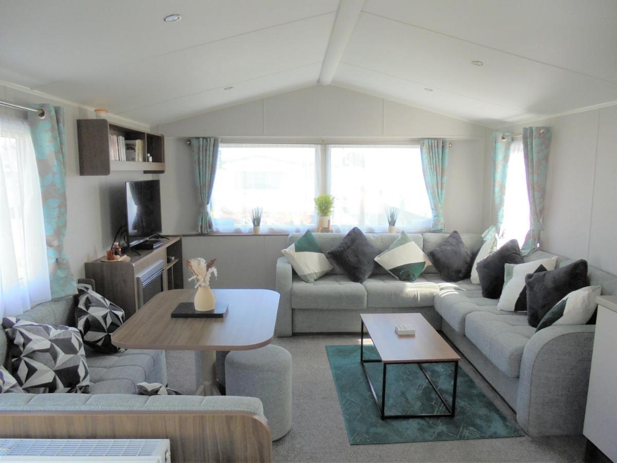 Kingfisher : Seasons:- 8 Berth, Heated, Close To Site Shop