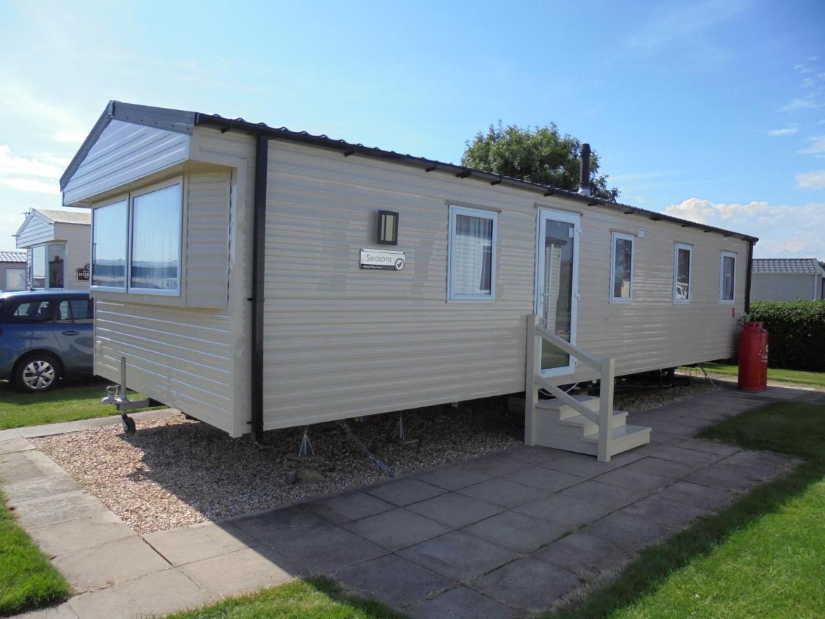 Apartment Kingfisher : Seasons:- 8 Berth, Heated, Close To Site Shop