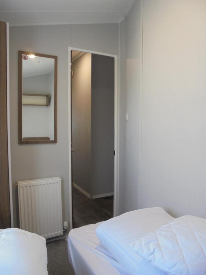 Kingfisher : Seasons:- 8 Berth, Heated, Close To Site Shop Apartment Ingoldmells