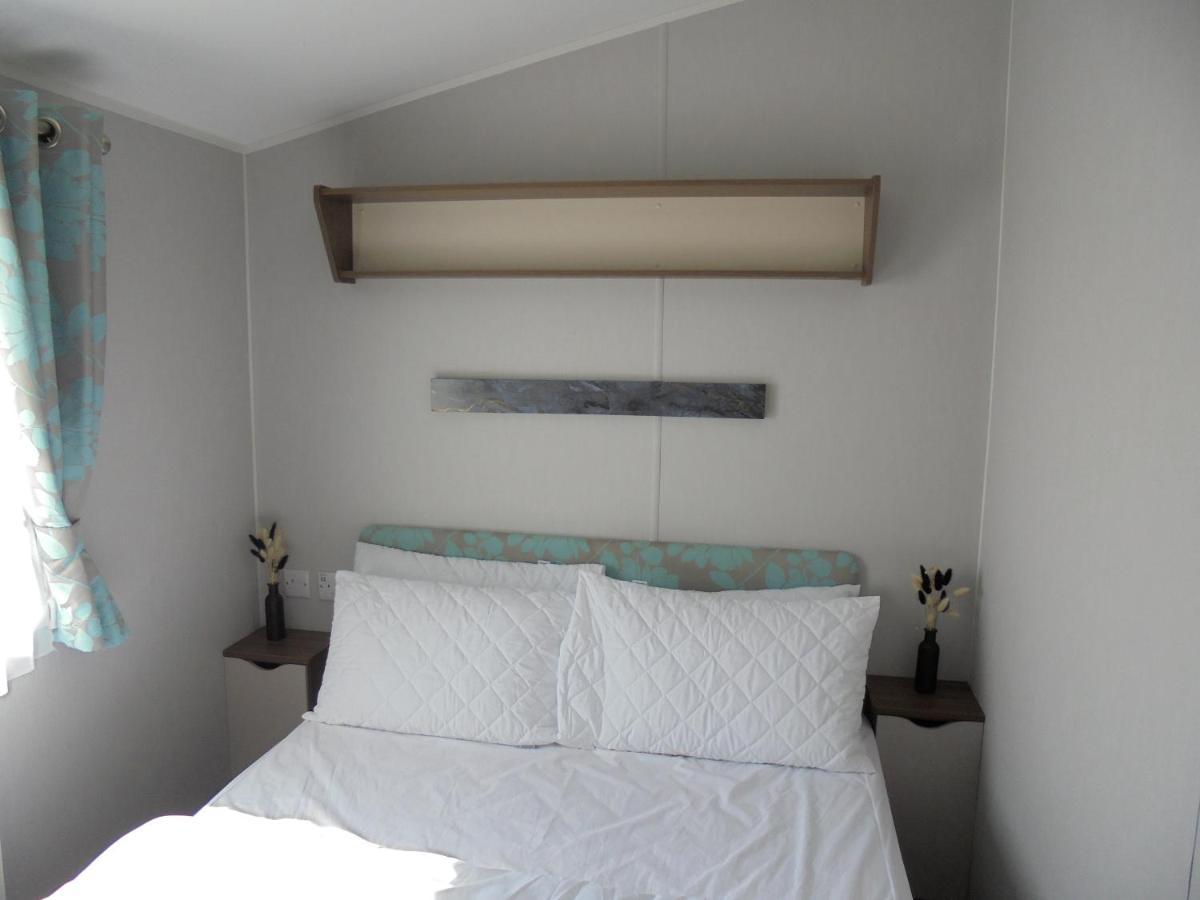 Apartment Kingfisher : Seasons:- 8 Berth, Heated, Close To Site Shop *
