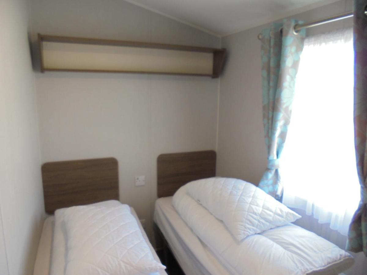 Kingfisher : Seasons:- 8 Berth, Heated, Close To Site Shop *