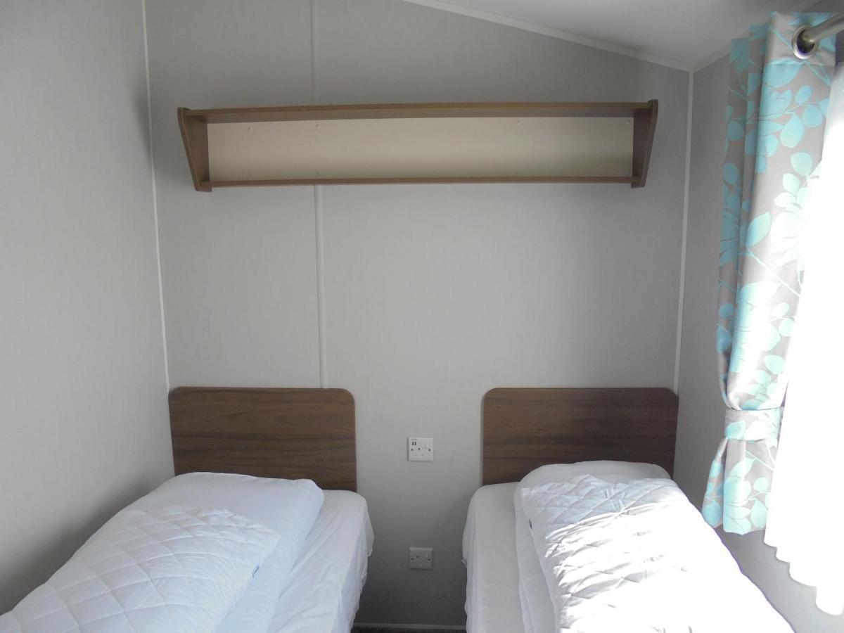 Kingfisher : Seasons:- 8 Berth, Heated, Close To Site Shop Apartment Ingoldmells
