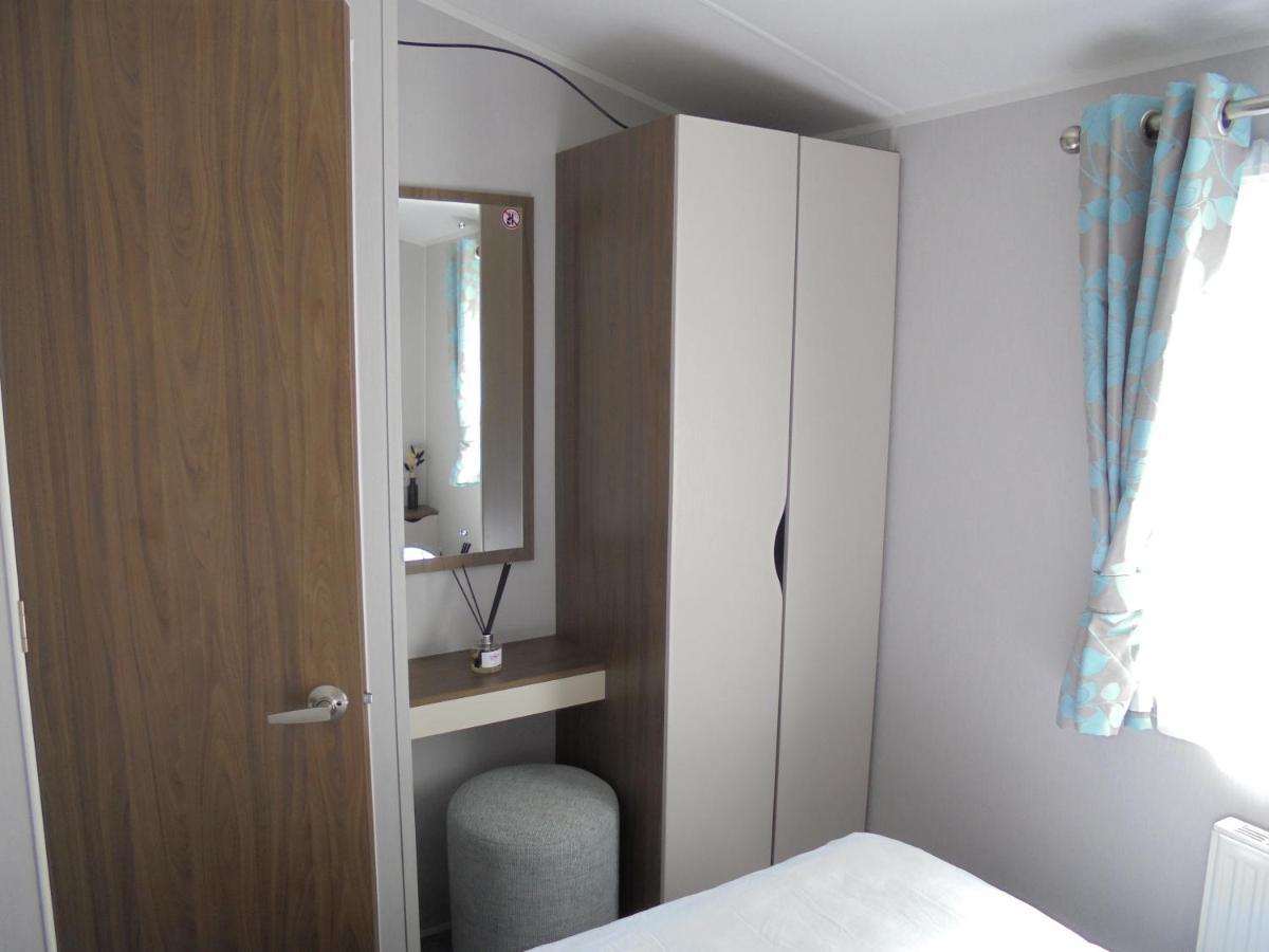 Kingfisher : Seasons:- 8 Berth, Heated, Close To Site Shop * Ingoldmells