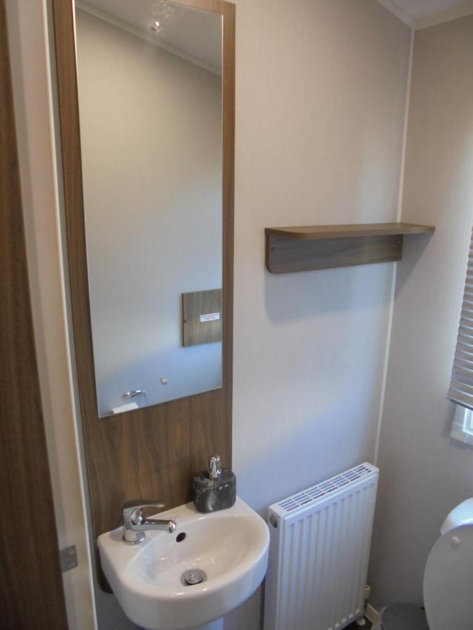 Kingfisher : Seasons:- 8 Berth, Heated, Close To Site Shop