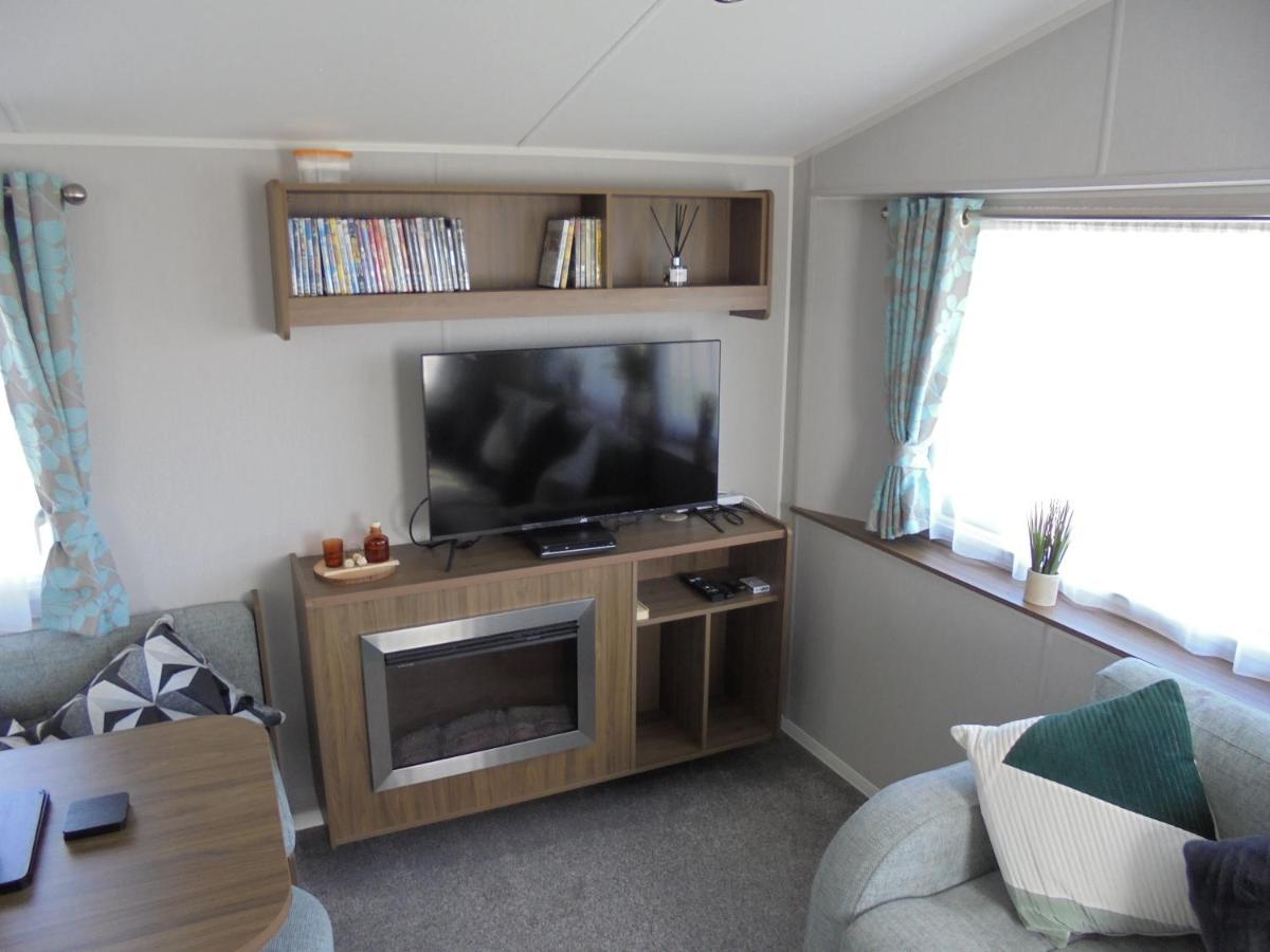 Kingfisher : Seasons:- 8 Berth, Heated, Close To Site Shop * Ingoldmells