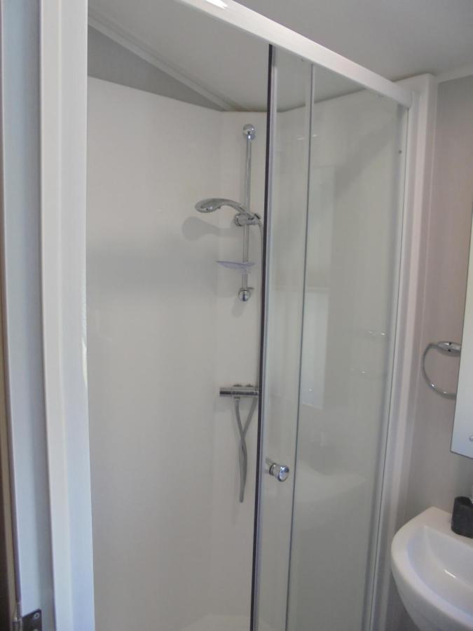 Kingfisher : Seasons:- 8 Berth, Heated, Close To Site Shop Ingoldmells