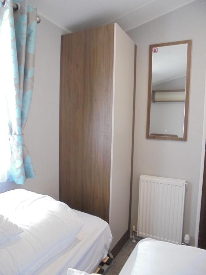 Kingfisher : Seasons:- 8 Berth, Heated, Close To Site Shop