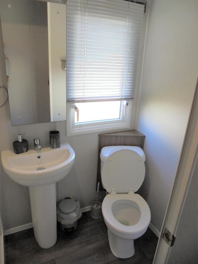 Kingfisher : Seasons:- 8 Berth, Heated, Close To Site Shop * Ingoldmells