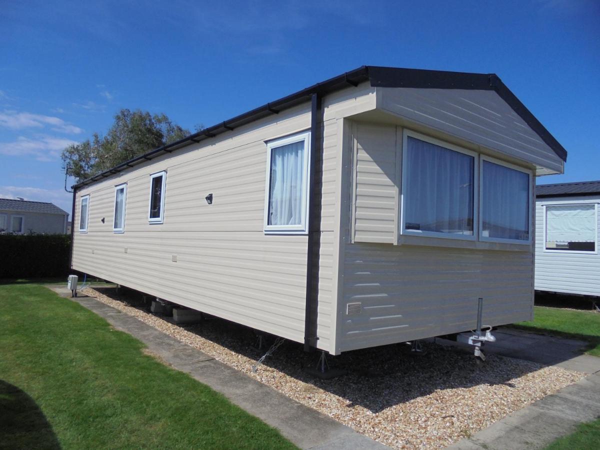 Kingfisher : Seasons:- 8 Berth, Heated, Close To Site Shop Apartment Ingoldmells